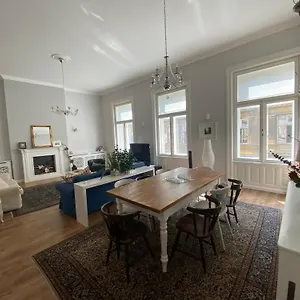 Apartment Urban Haven - 3 Beds, 3 Baths, Free Parking, Near Market, Budapest